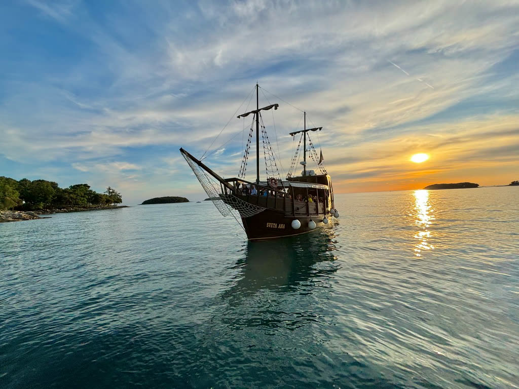 Sveta Ana sunset cruise