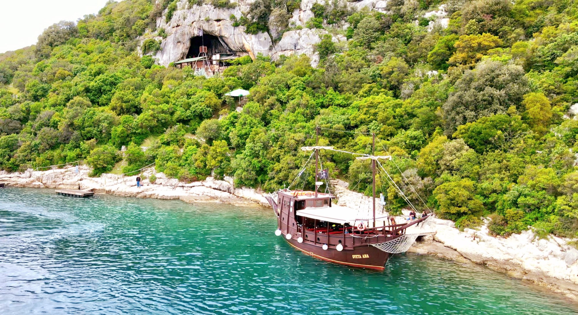 Sveta Ana anchored at pirate cave cove